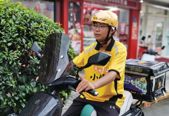 支架交警：不是为难大家是为了安全九游会J9电动车不允许安装手机(图2)