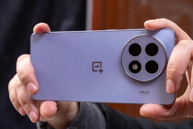 红米K80 Pro：国补当下性价比直屏手机该怎么选j9九游会俱乐部登录入口一加Ace 5 Pro与(图7)