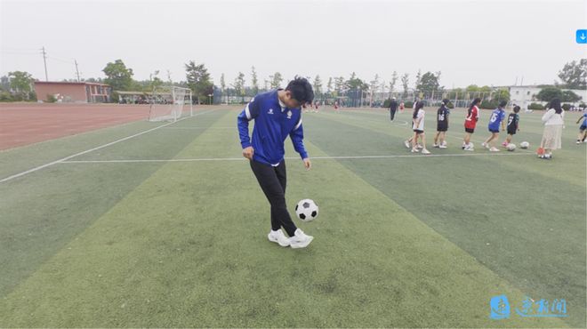 迁小伙高驰用汗水书写足球逆袭传奇九游会j9登录5球领跑射手榜！宿(图3)