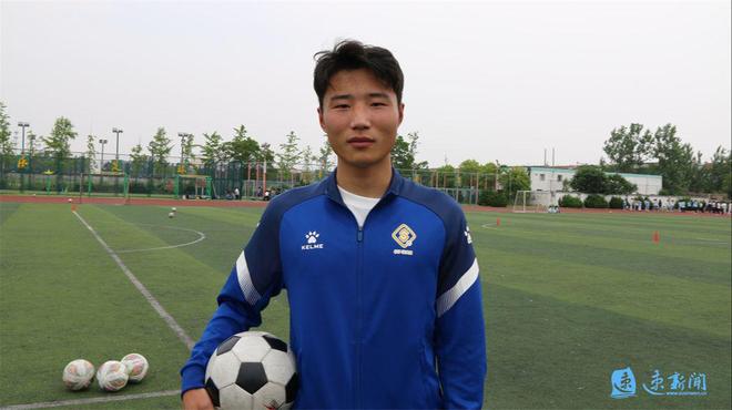 迁小伙高驰用汗水书写足球逆袭传奇九游会j9登录5球领跑射手榜！宿(图5)